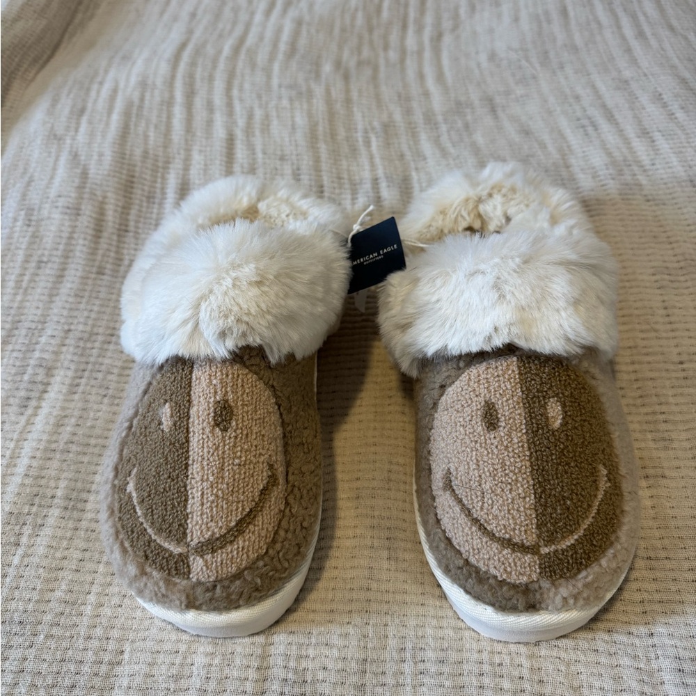 American Eagle Outfitters Cream Faux Fur Slippers